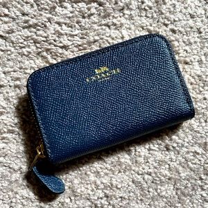 NWT Coach Small Zip Around Card Case.